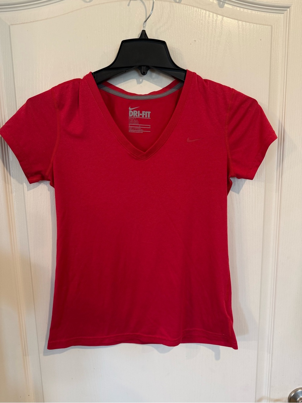 Nike Dri Fit V Neck T Shirt Pinkish red Athletic Reg Fit Workout Tee Size medium